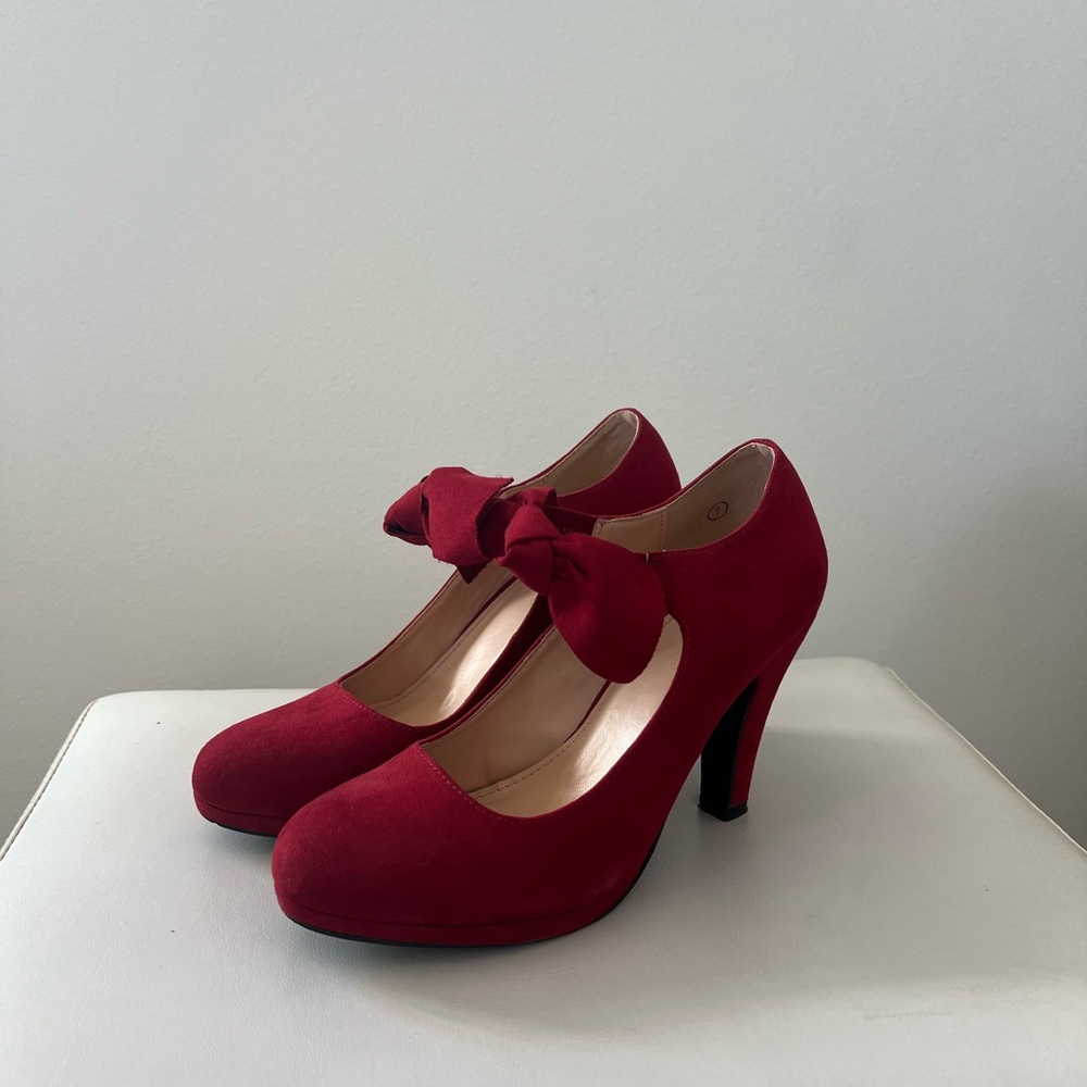 Elegant Red Bow Heels